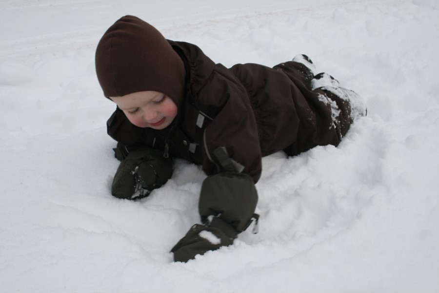Mathias under søger sne