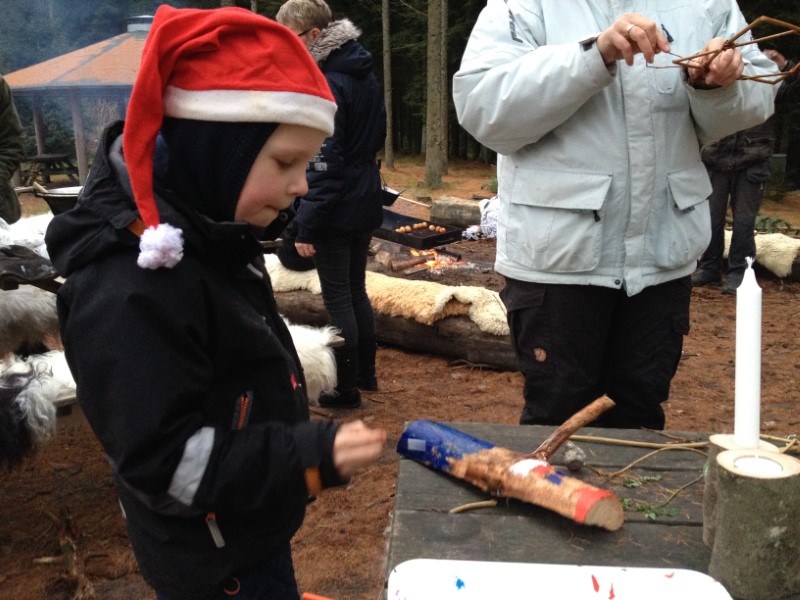 Der fremstilles julekrea i Jenle skov
